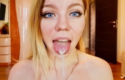 Жопастая русская жена удовлетворяет мужа сексом и кушает его сперму.