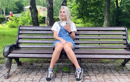 Верхом на члене, в лесу на травке, и дала кончить ей в трусики.