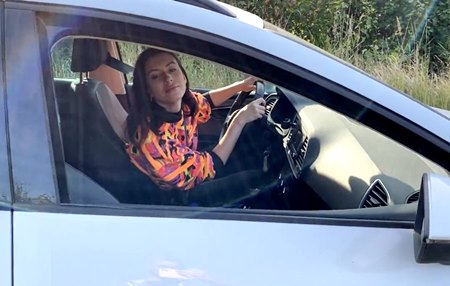 Чика на ситроене по размеру члена незнакомца опредилила что подвезет его.