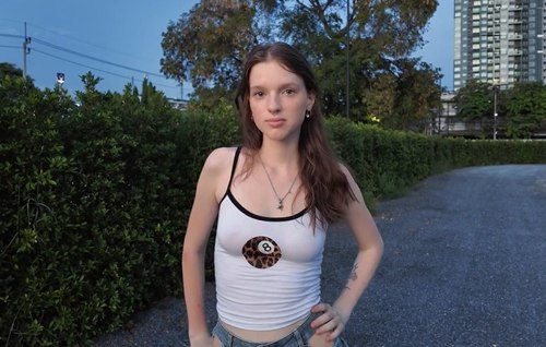 Русская малышка вышла на пробежку в слишком откровенной одежде и залетела на писюньчик к криптану.